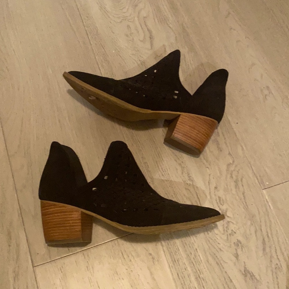 BP Shoes - Picture 1 of 2